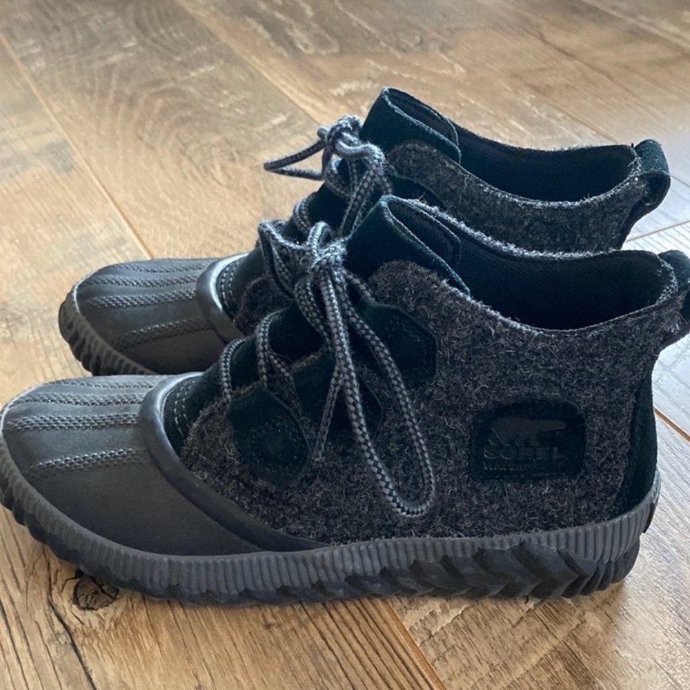 Sorel Out 'n’ About waterproof boots size 6
